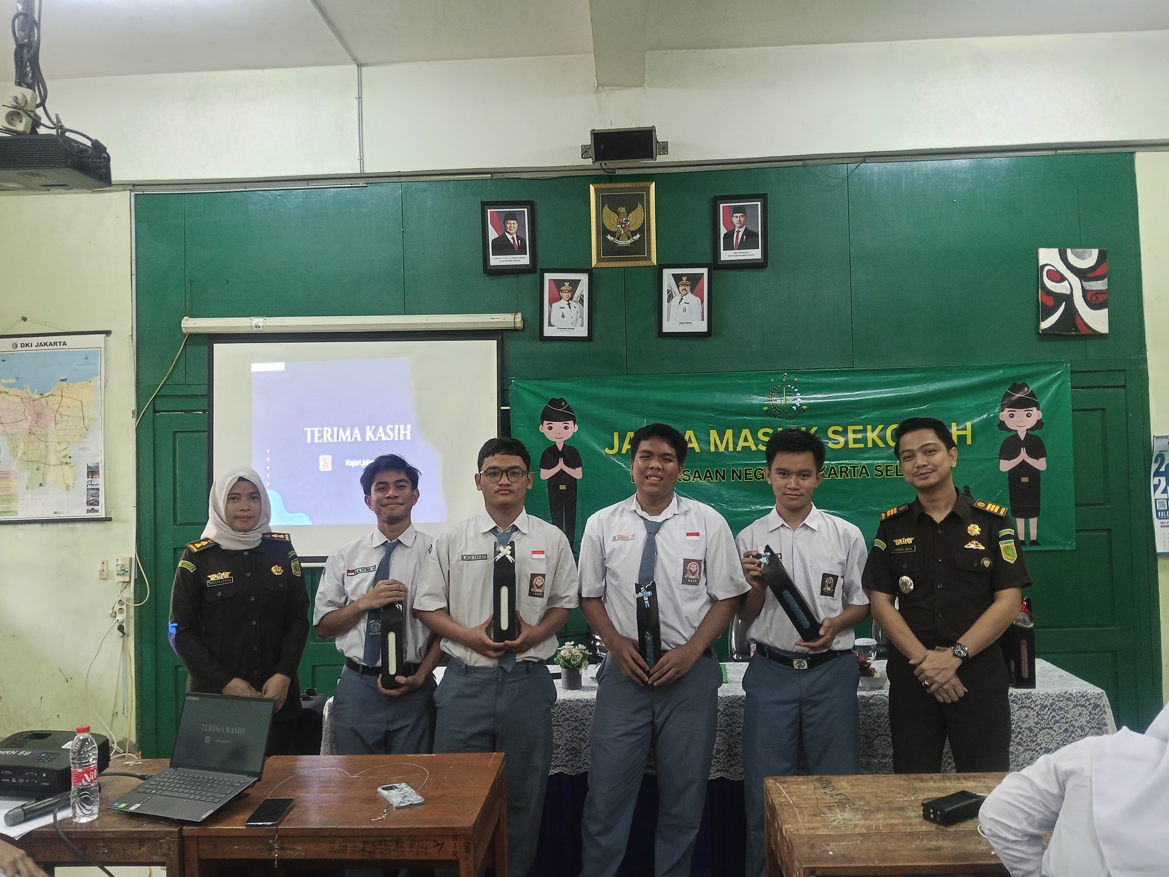 Gedung Sekolah SMA 13 SOLO
